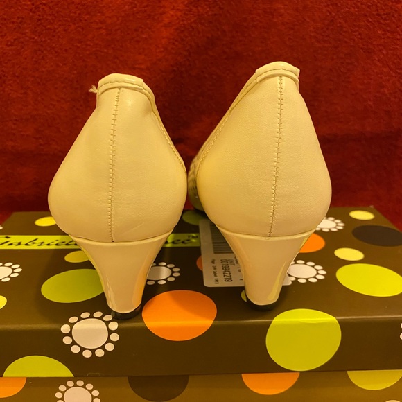 Lydia Pump - Picture 5 of 9